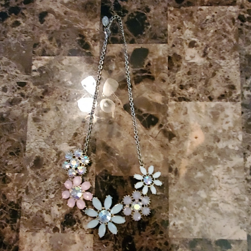 Beautiful statement necklace - Picture 2 of 3